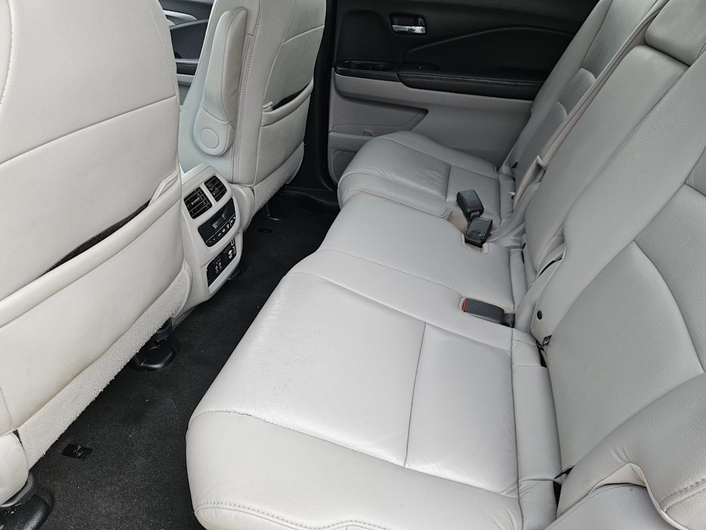 Thumbnail: 2019 Honda Pilot - 11