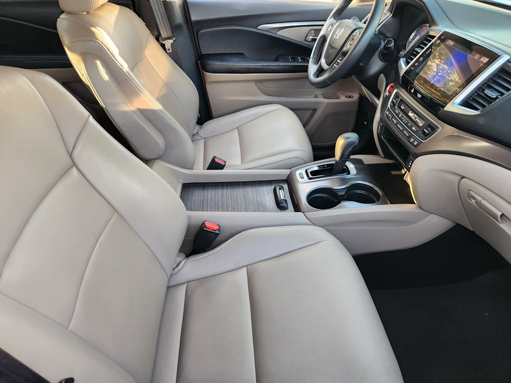 Thumbnail: 2017 Honda Pilot - 9