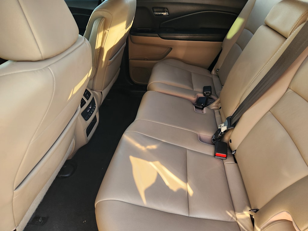 Thumbnail: 2017 Honda Pilot - 10