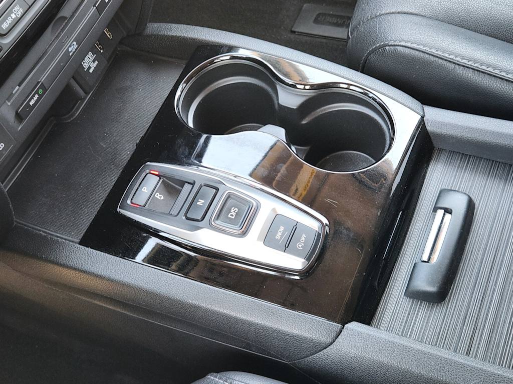 Thumbnail: 2017 Honda Pilot - 14