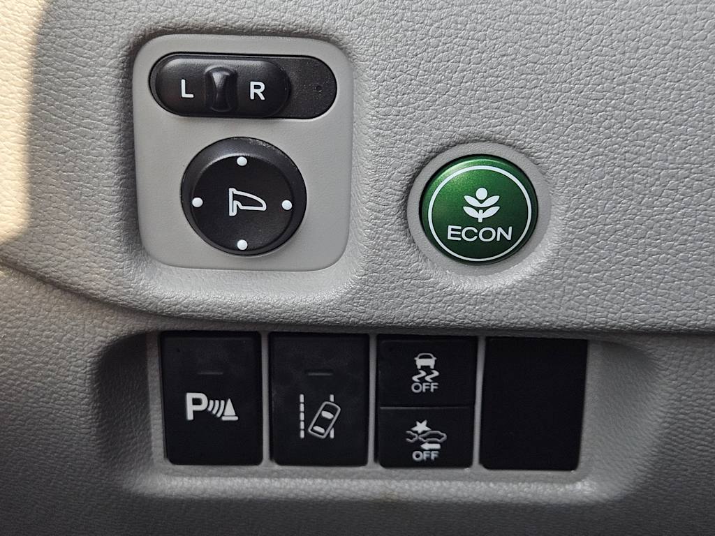 Thumbnail: 2016 Honda Pilot - 29
