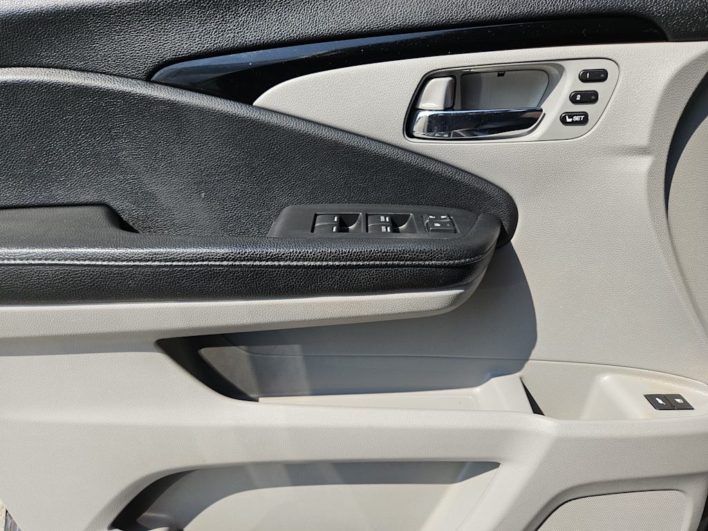 Thumbnail: 2016 Honda Pilot - 30