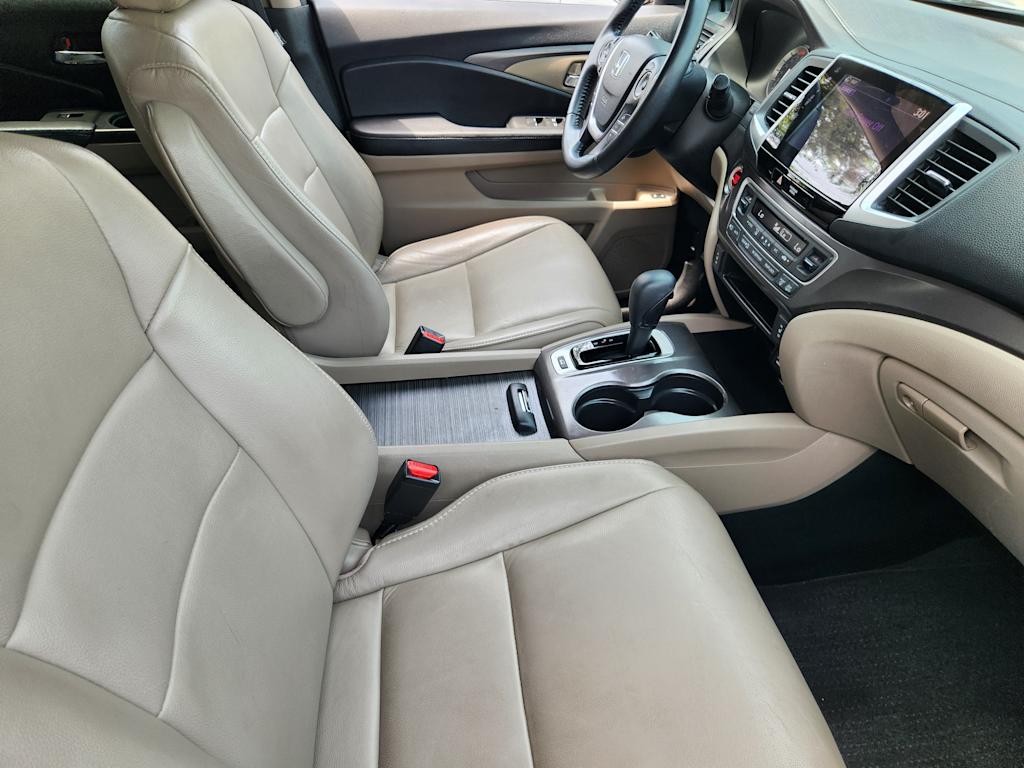 Thumbnail: 2017 Honda Pilot - 9