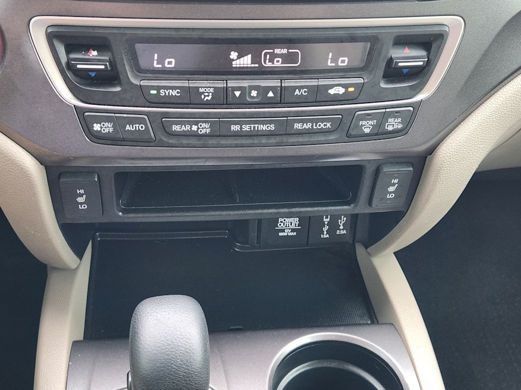 Thumbnail: 2017 Honda Pilot - 25