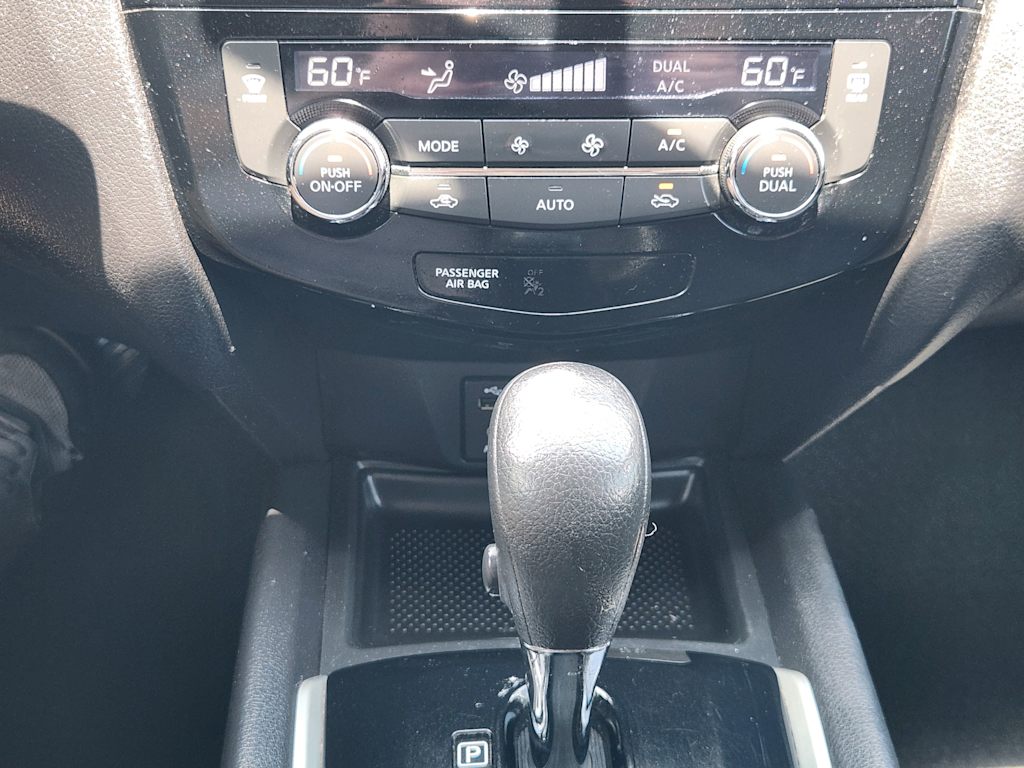 Thumbnail: 2015 Nissan Rogue - 13