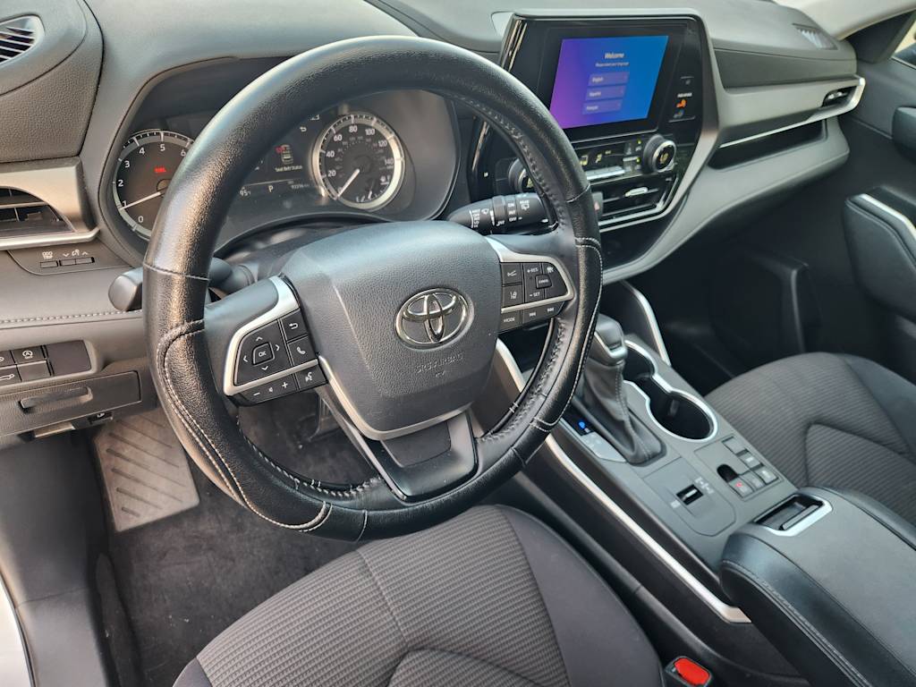 Thumbnail: 2023 Toyota Highlander - 2