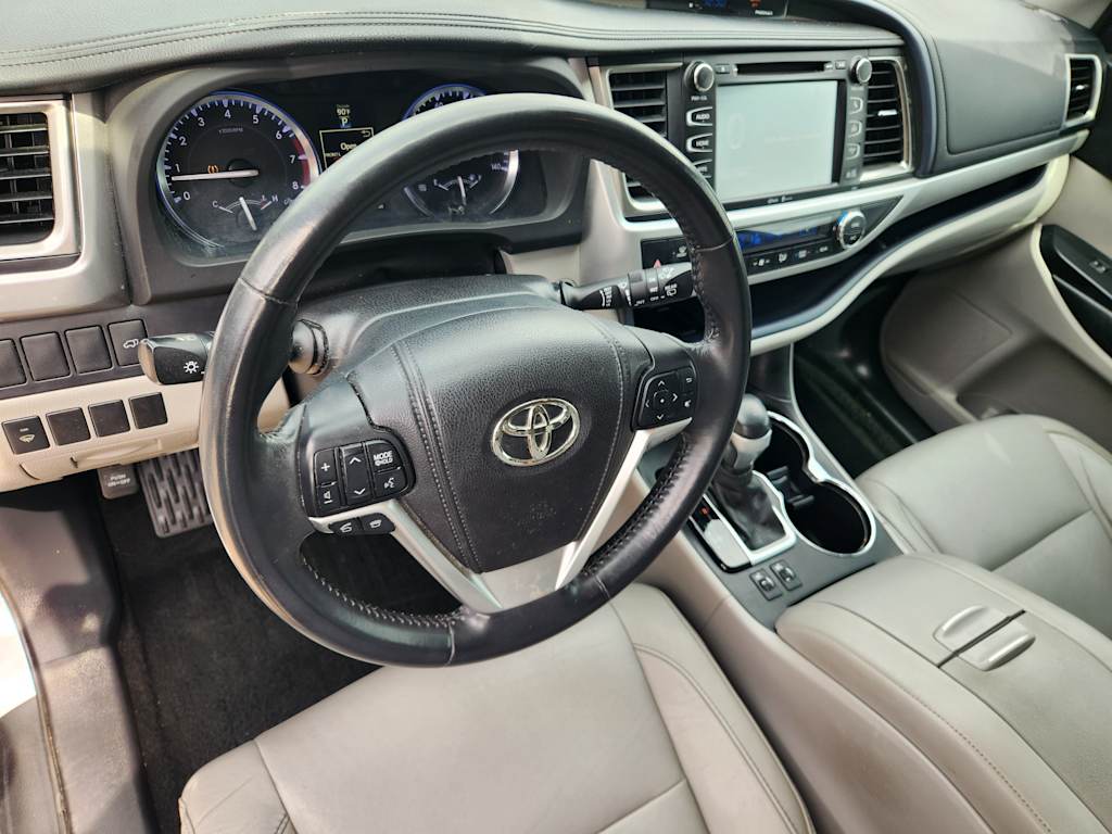 Thumbnail: 2014 Toyota Highlander - 2