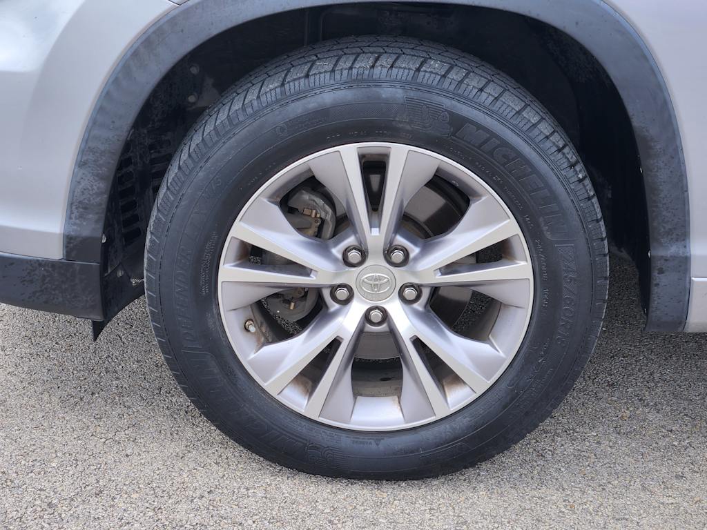 Thumbnail: 2014 Toyota Highlander - 21