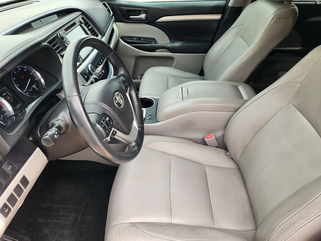 Thumbnail: 2014 Toyota Highlander - 9