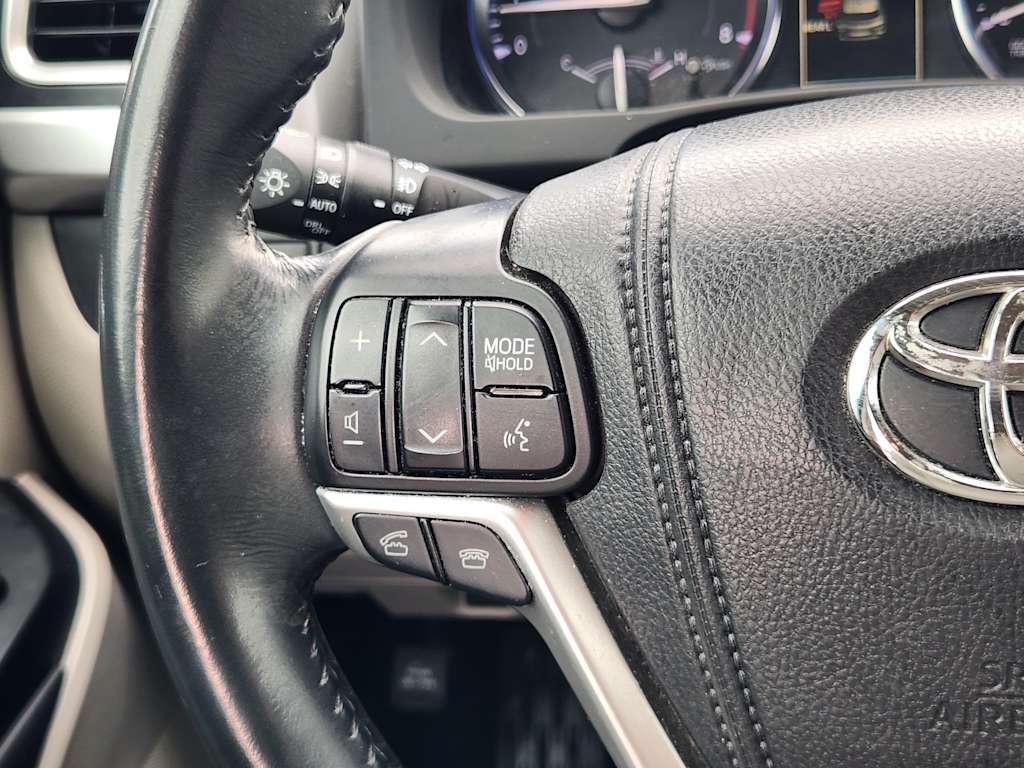 Thumbnail: 2014 Toyota Highlander - 31