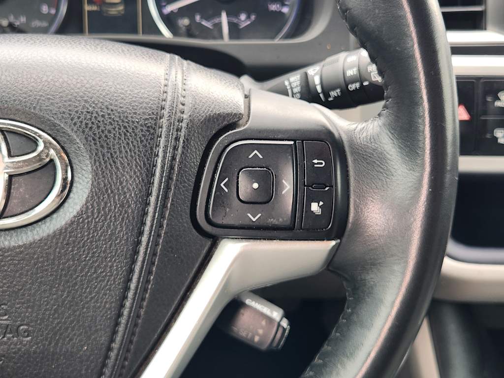 Thumbnail: 2014 Toyota Highlander - 32