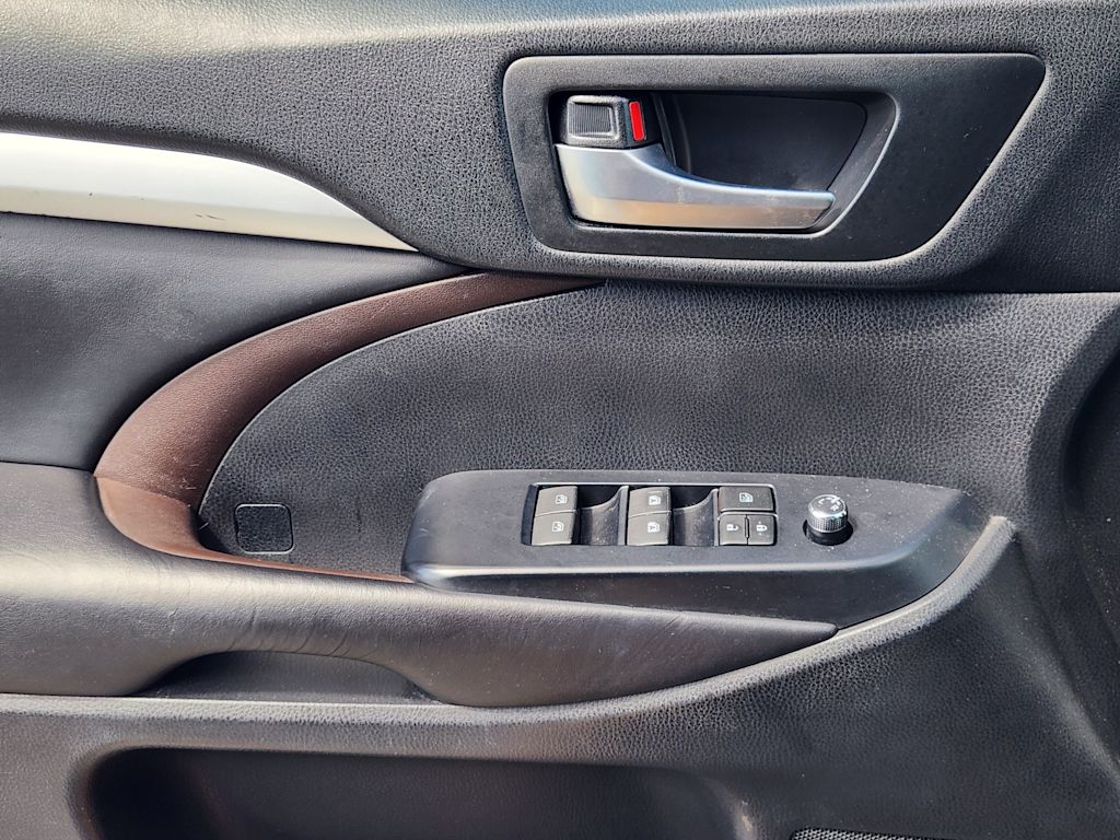 Thumbnail: 2019 Toyota Highlander - 28