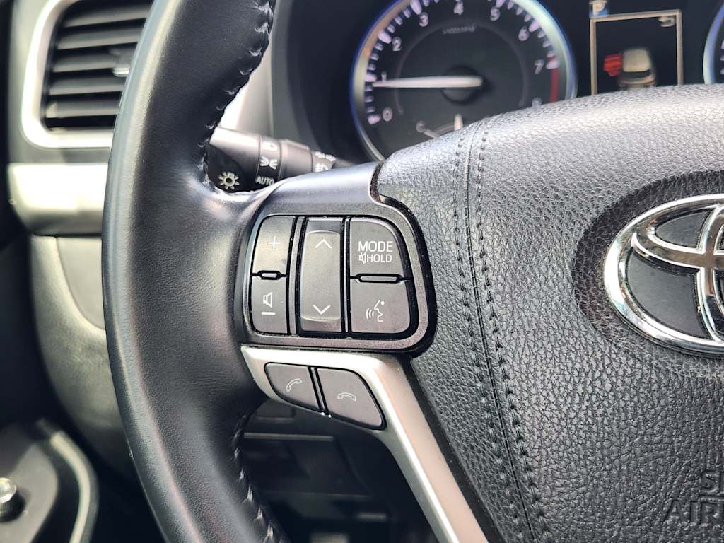 Thumbnail: 2019 Toyota Highlander - 30