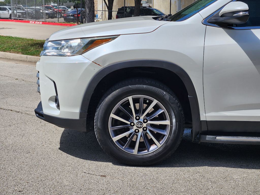 Thumbnail: 2019 Toyota Highlander - 6