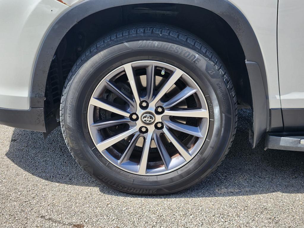 Thumbnail: 2019 Toyota Highlander - 22