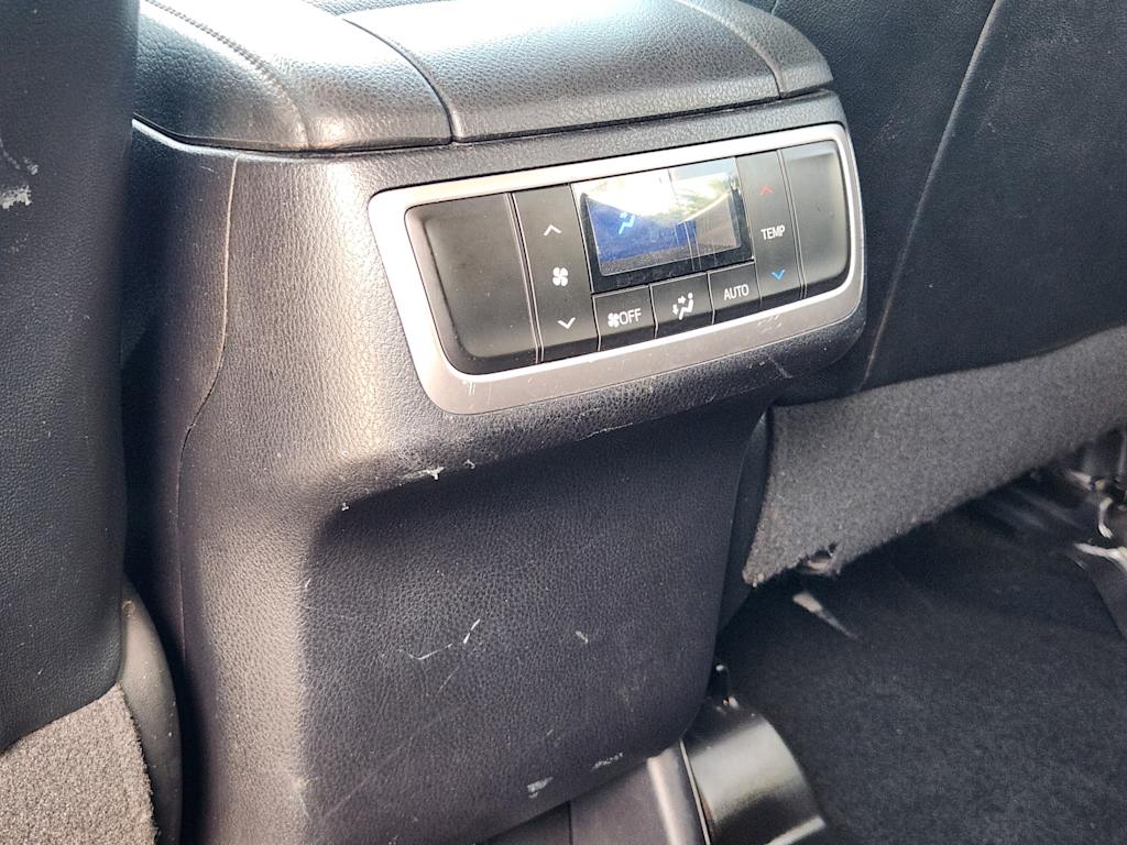 Thumbnail: 2019 Toyota Highlander - 32