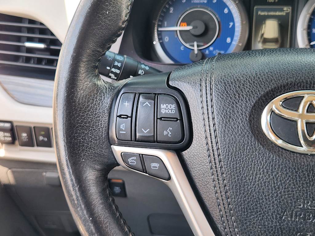 Thumbnail: 2016 Toyota Sienna - 31