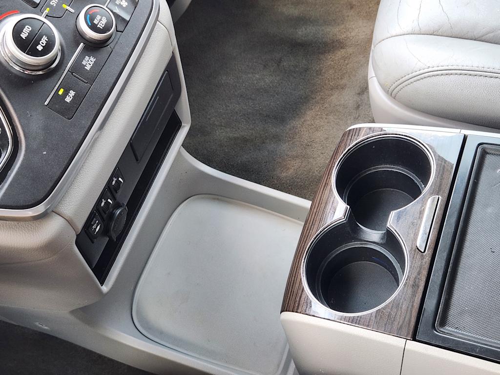 Thumbnail: 2016 Toyota Sienna - 25