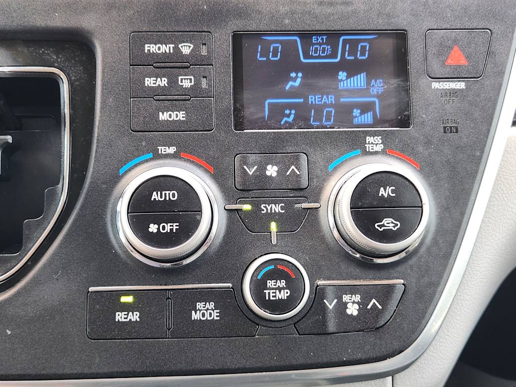 Thumbnail: 2016 Toyota Sienna - 24