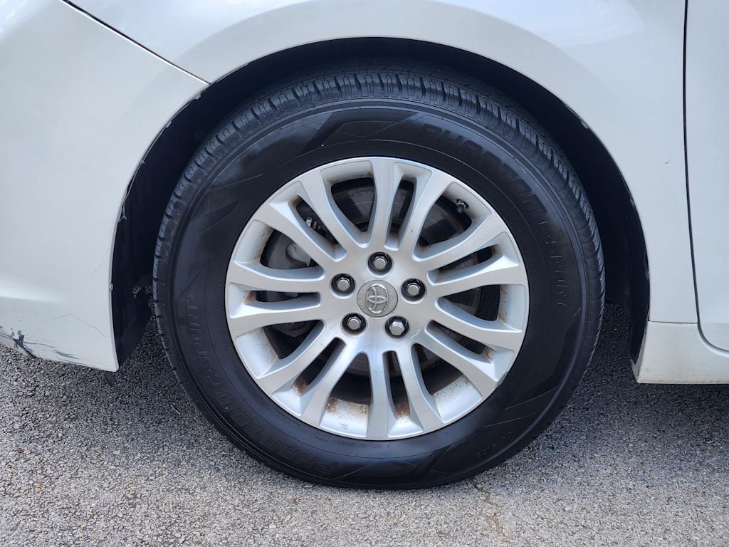 Thumbnail: 2016 Toyota Sienna - 20