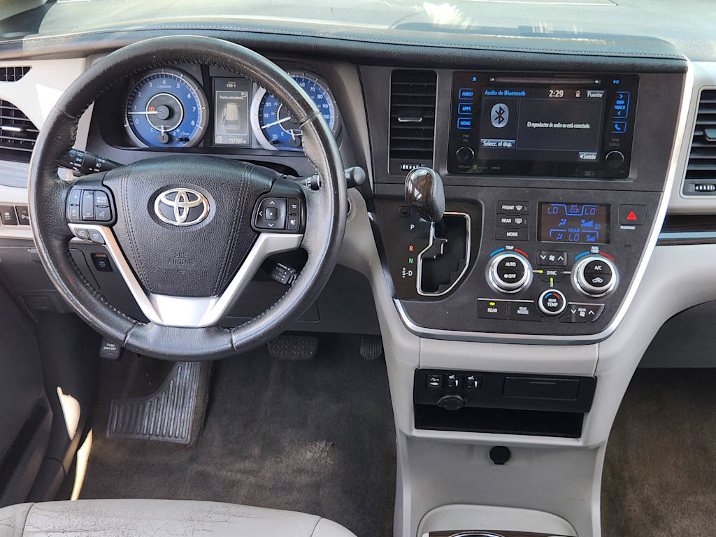 Thumbnail: 2016 Toyota Sienna - 11