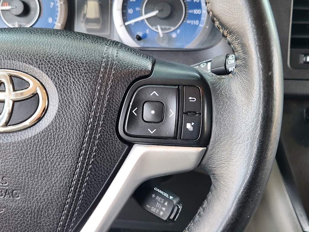 Thumbnail: 2016 Toyota Sienna - 32
