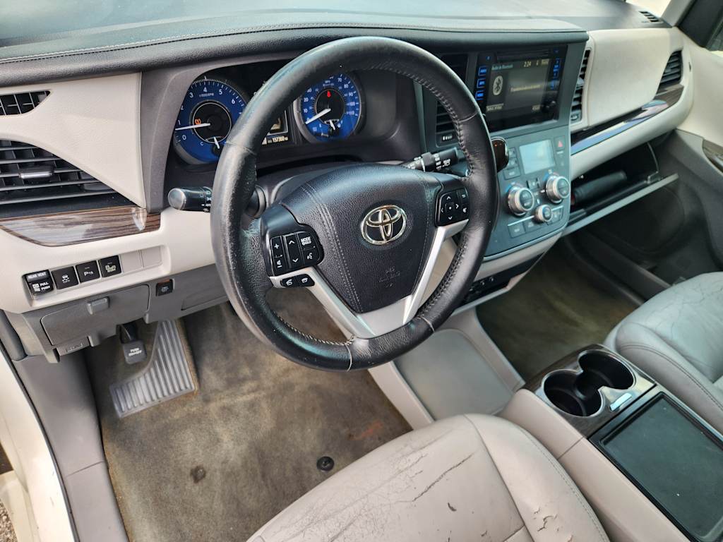 Thumbnail: 2016 Toyota Sienna - 2