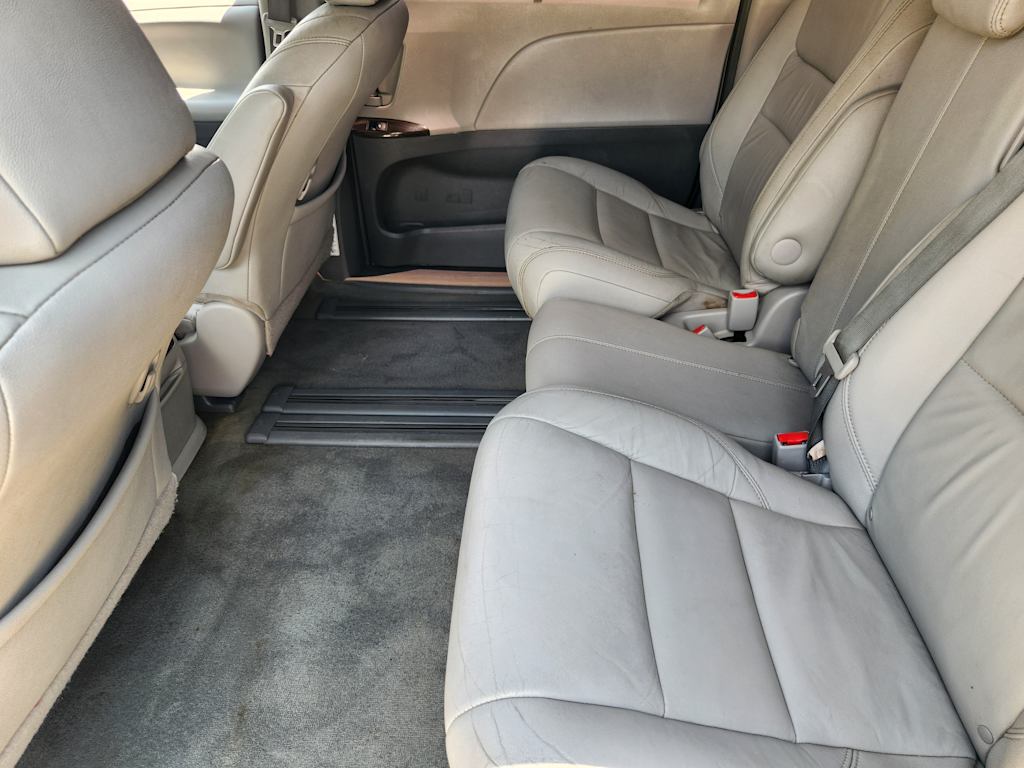 Thumbnail: 2016 Toyota Sienna - 10