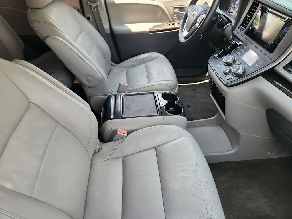 Thumbnail: 2016 Toyota Sienna - 9