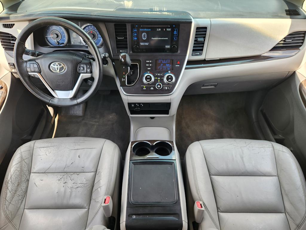 Thumbnail: 2016 Toyota Sienna - 7