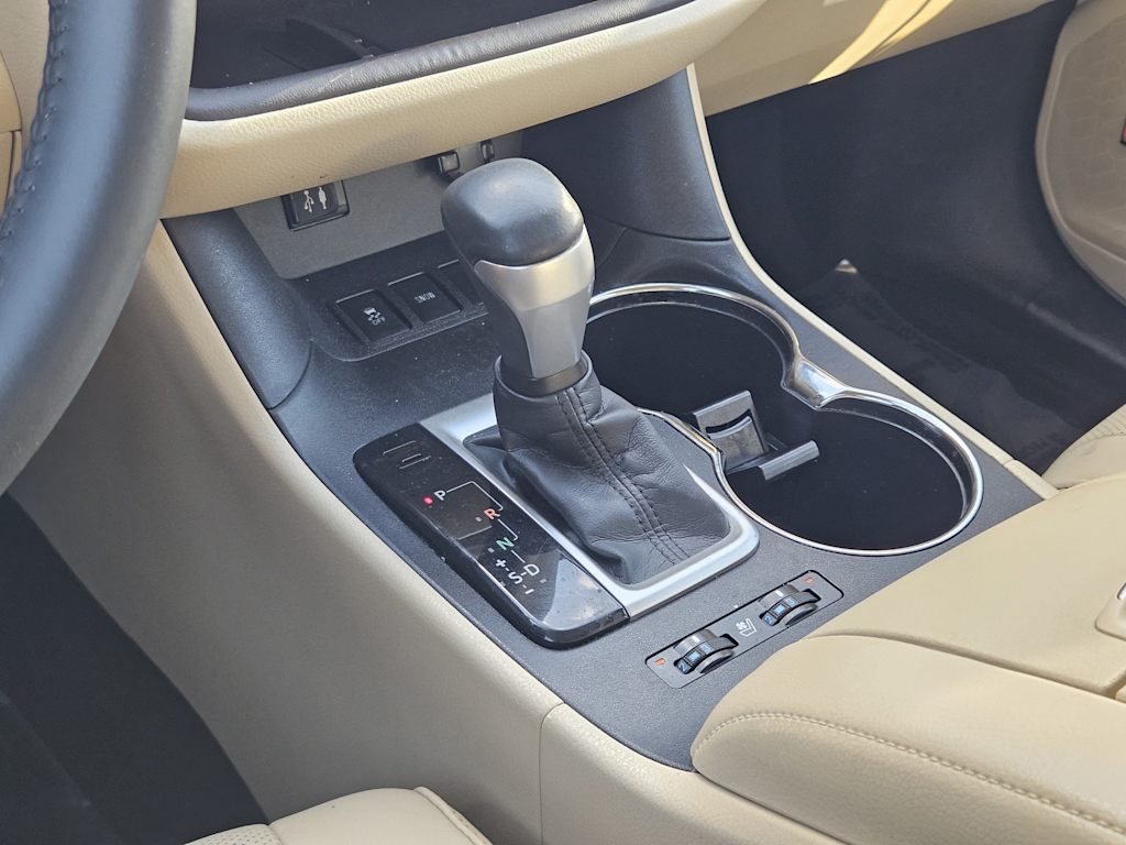 Thumbnail: 2016 Toyota Highlander - 14