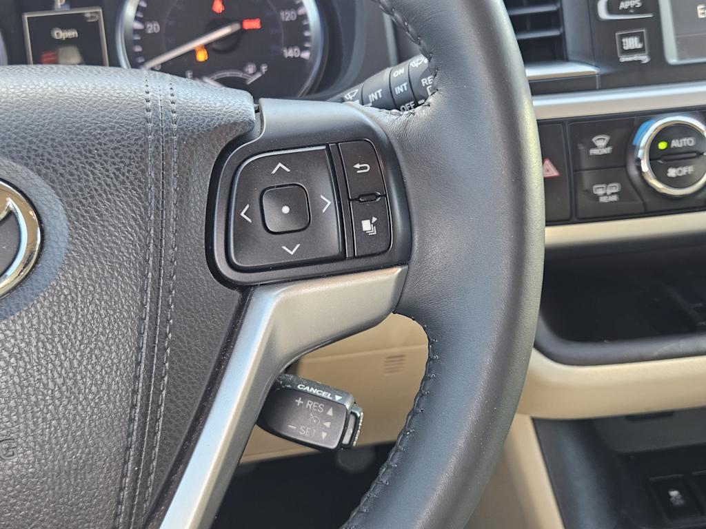 Thumbnail: 2016 Toyota Highlander - 33