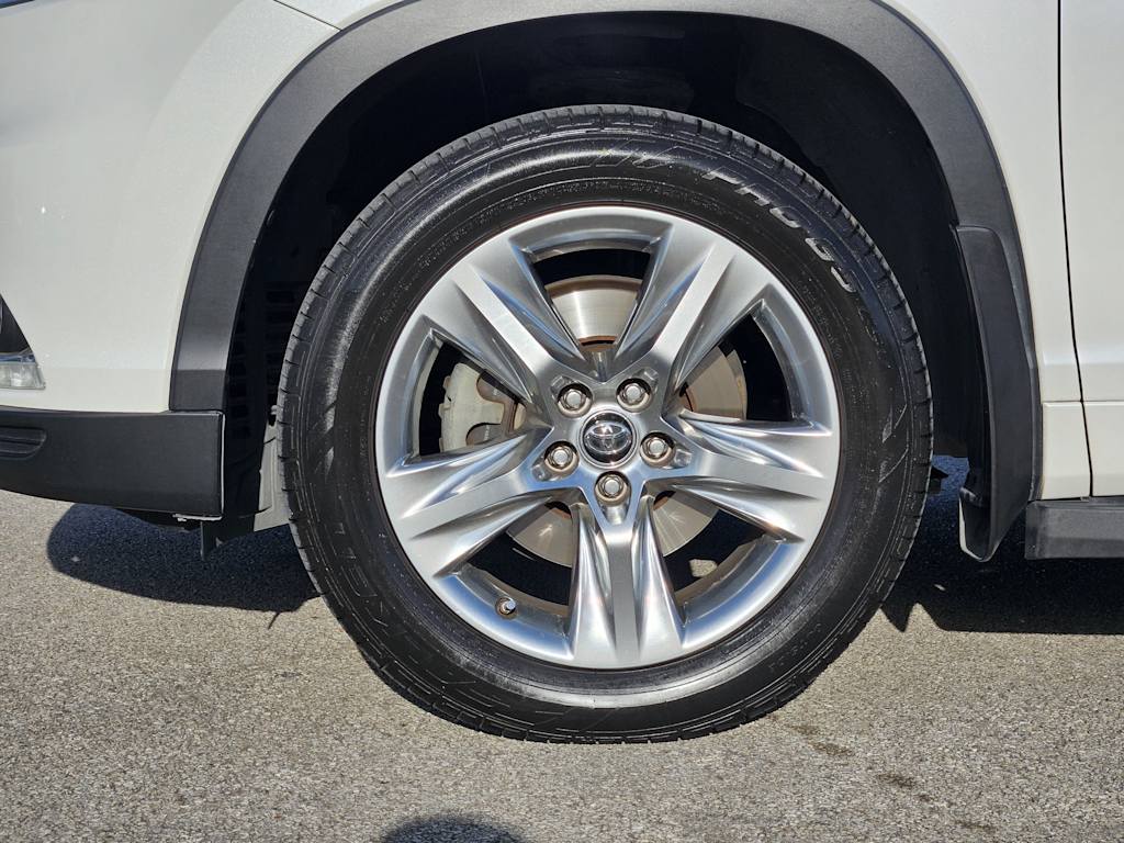 Thumbnail: 2016 Toyota Highlander - 21