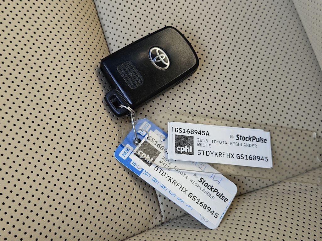 Thumbnail: 2016 Toyota Highlander - 16