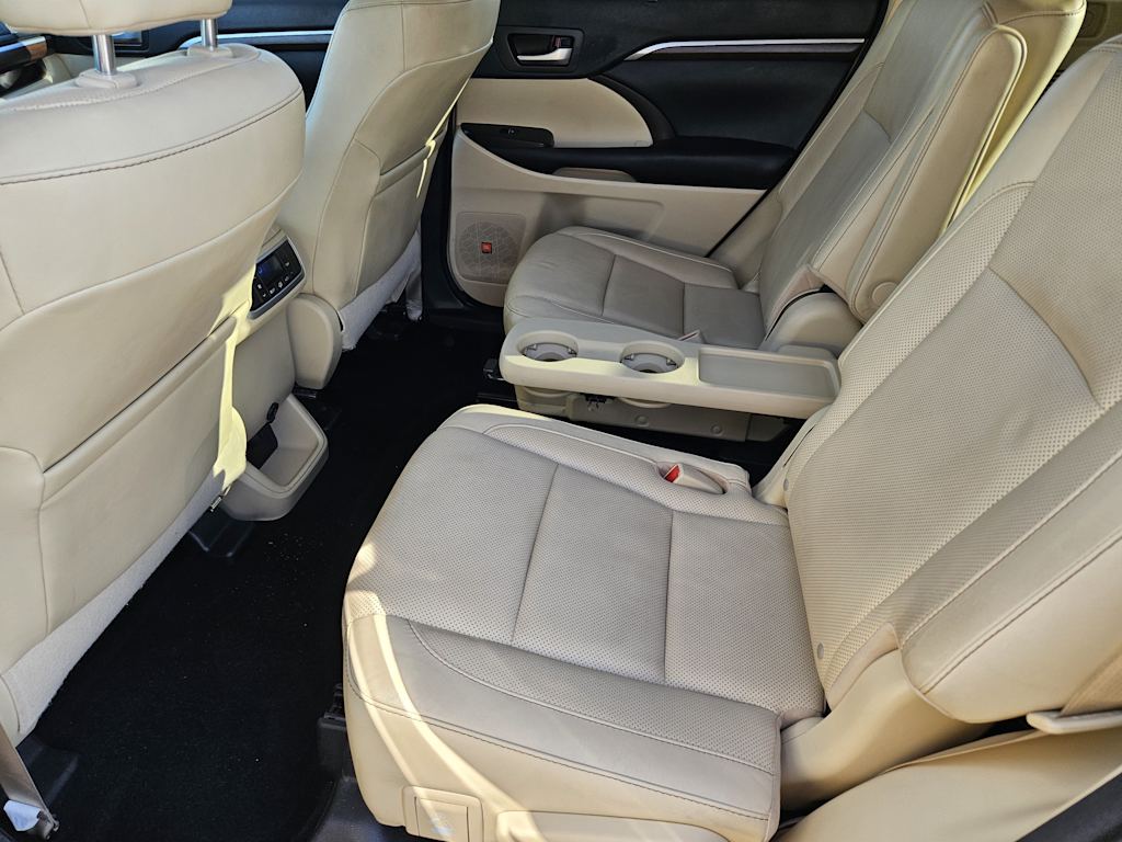 Thumbnail: 2016 Toyota Highlander - 11