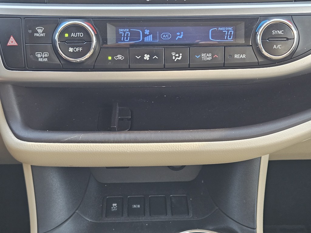 Thumbnail: 2016 Toyota Highlander - 26