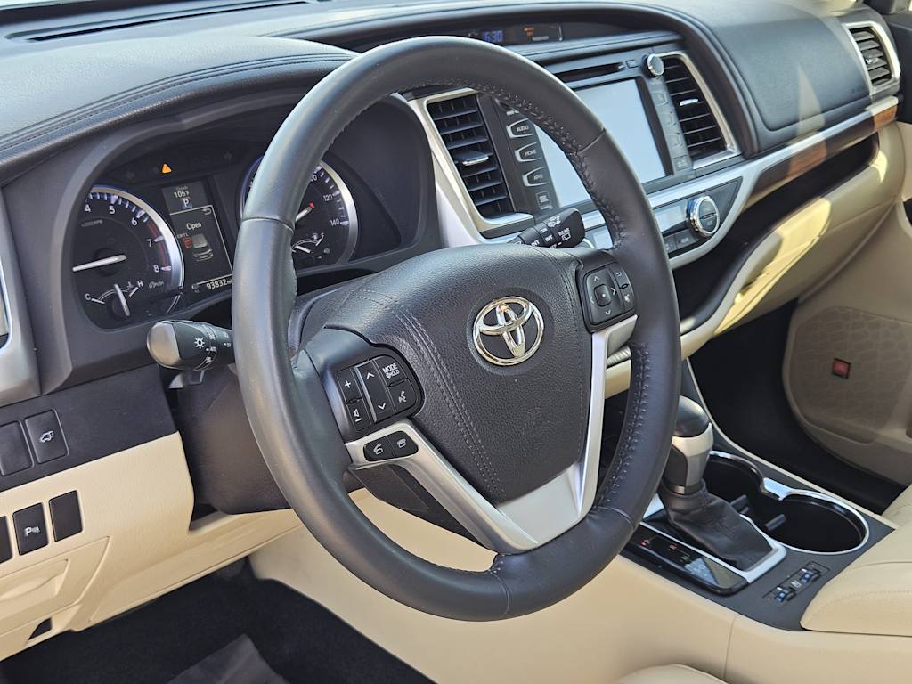 Thumbnail: 2016 Toyota Highlander - 2