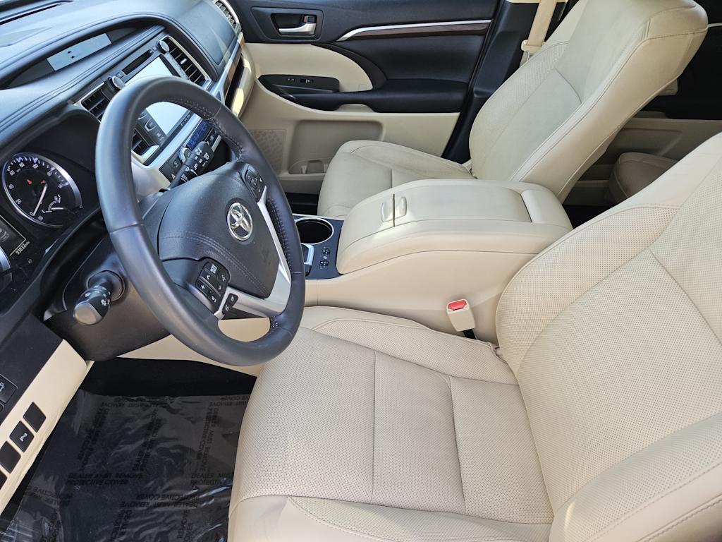 Thumbnail: 2016 Toyota Highlander - 9