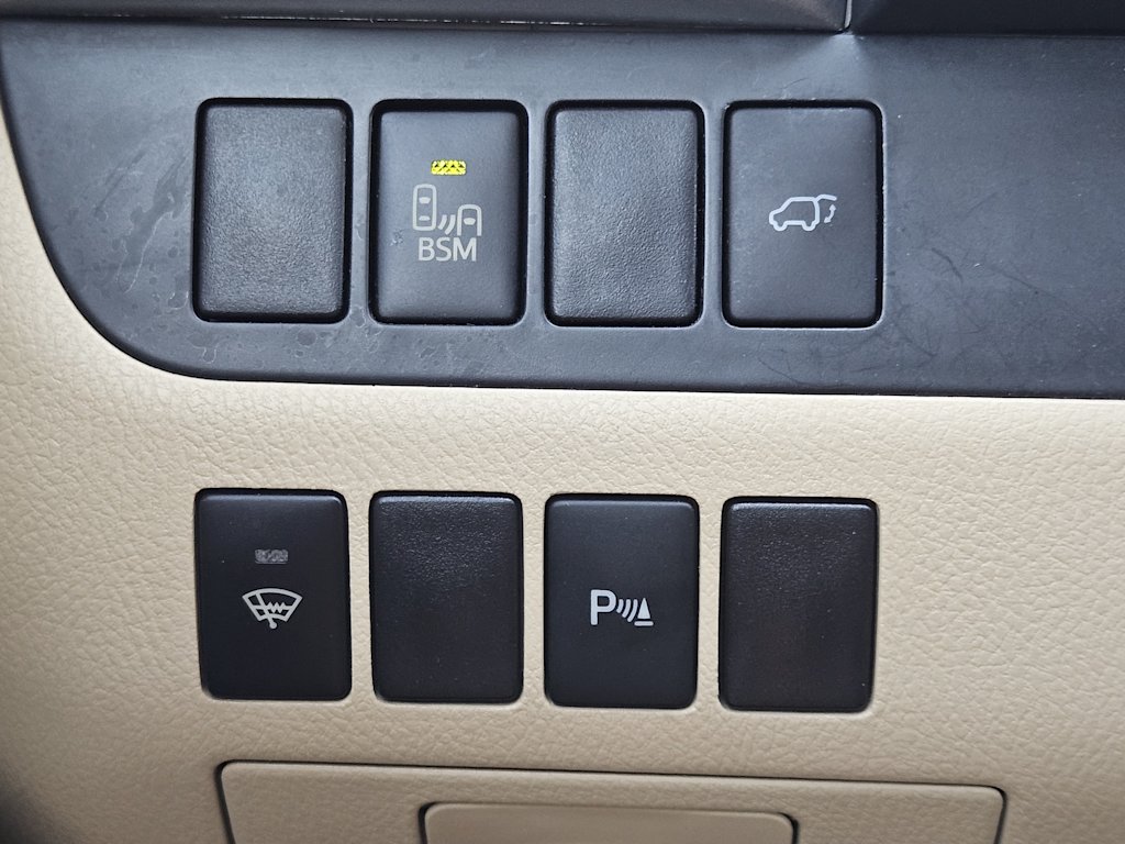 Thumbnail: 2016 Toyota Highlander - 28