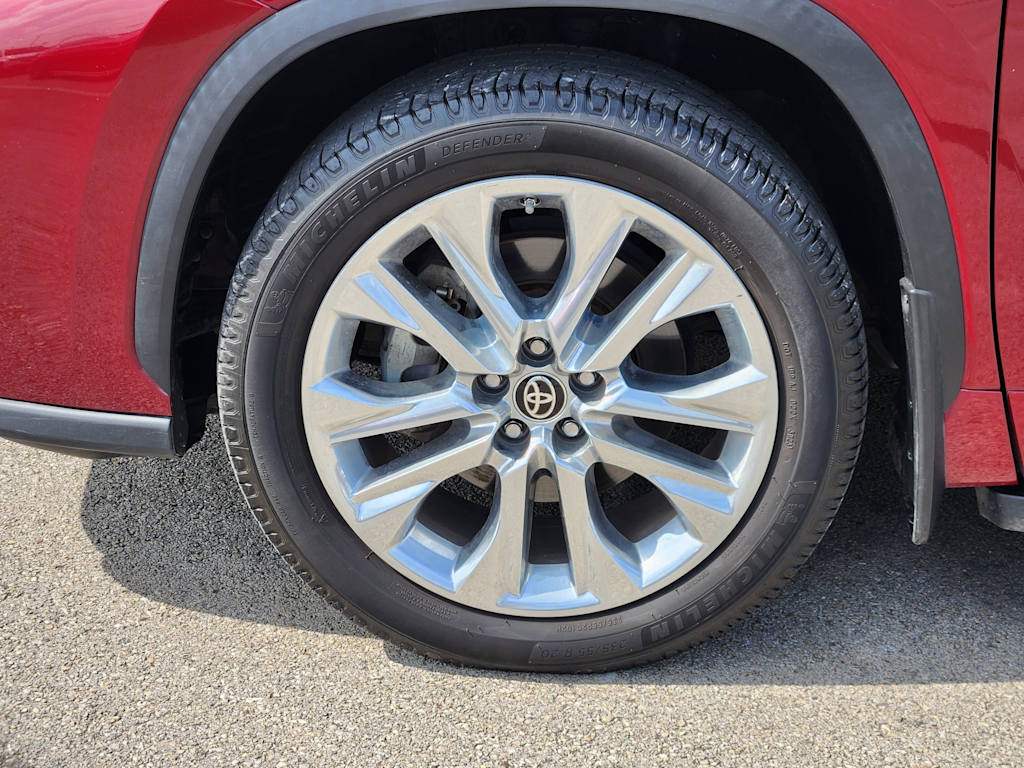 Thumbnail: 2021 Toyota Highlander - 21