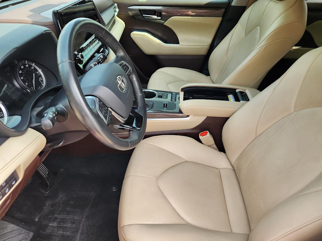 Thumbnail: 2021 Toyota Highlander - 9