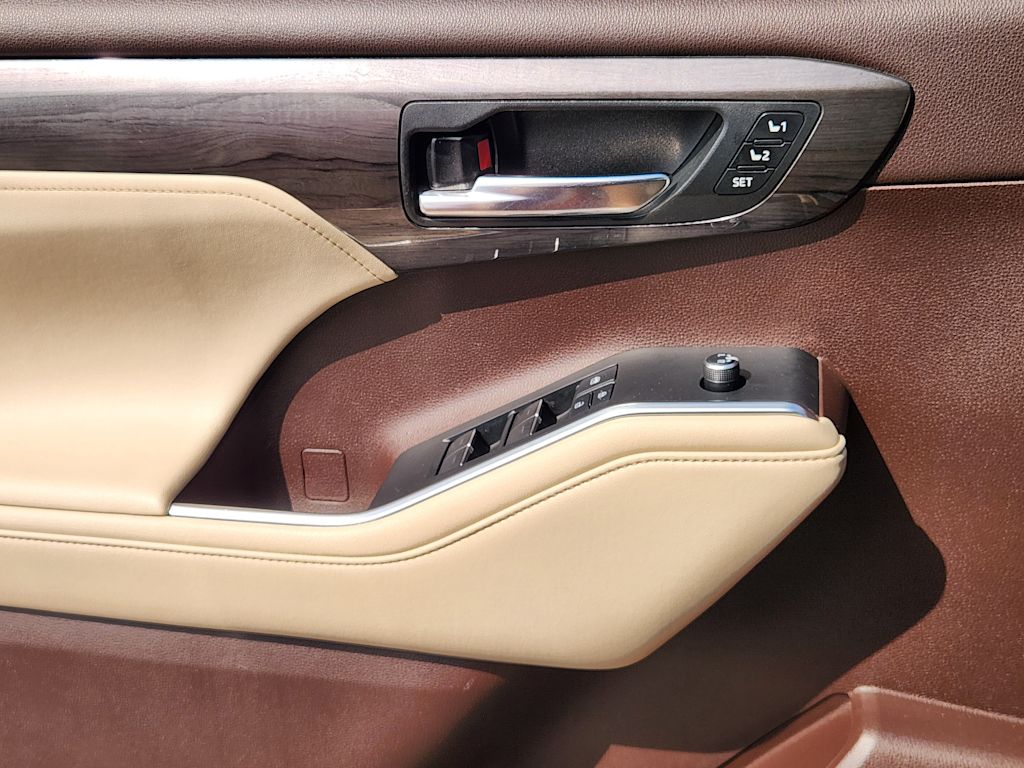Thumbnail: 2021 Toyota Highlander - 27