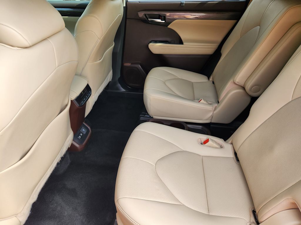Thumbnail: 2021 Toyota Highlander - 11