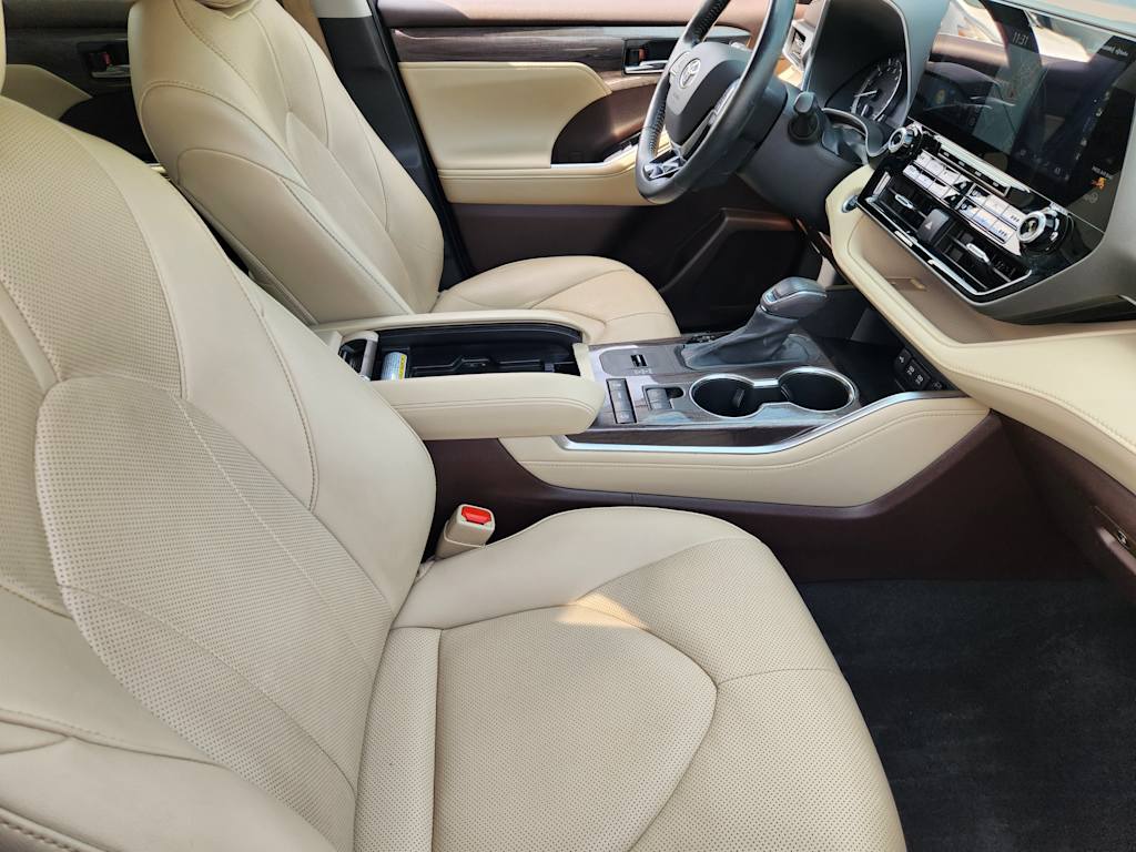 Thumbnail: 2021 Toyota Highlander - 10