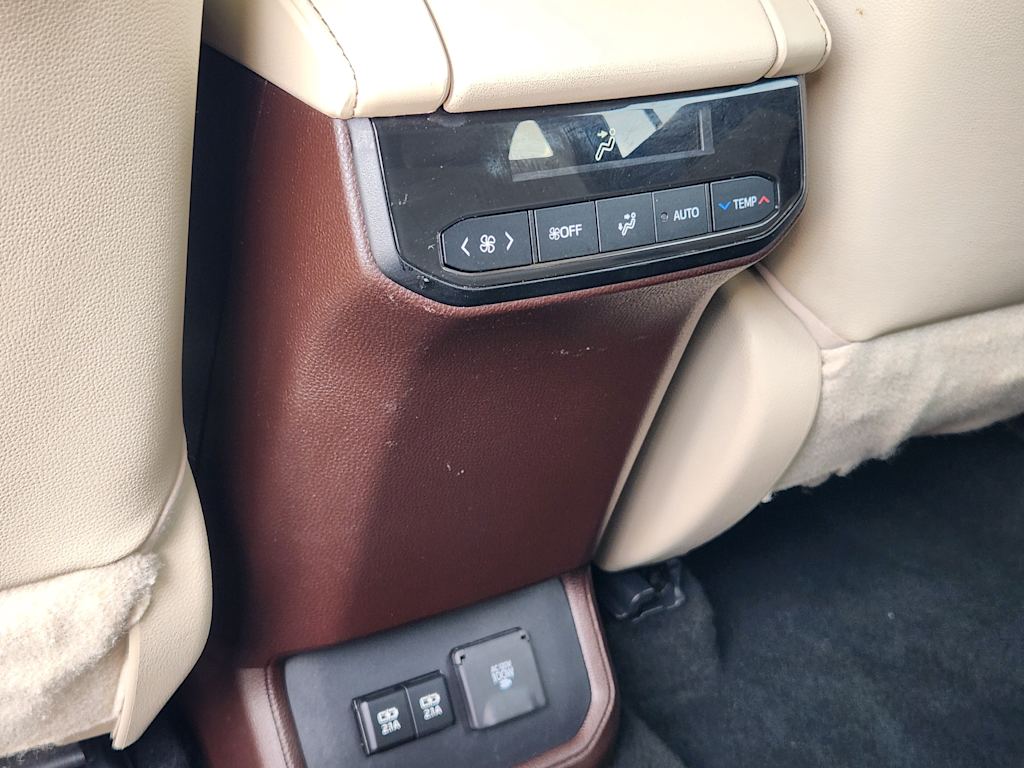 Thumbnail: 2021 Toyota Highlander - 32