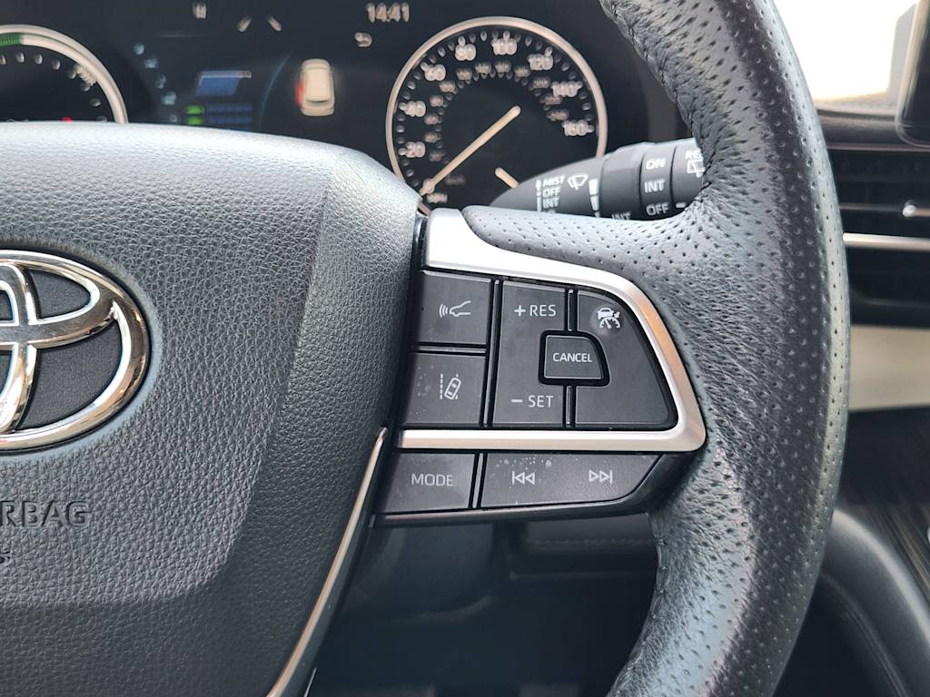 Thumbnail: 2021 Toyota Sienna - 33