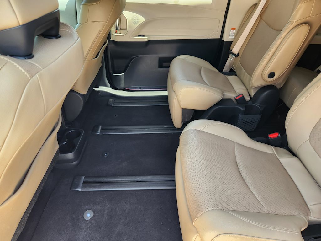 Thumbnail: 2021 Toyota Sienna - 11
