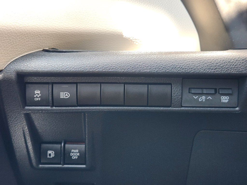Thumbnail: 2021 Toyota Sienna - 28