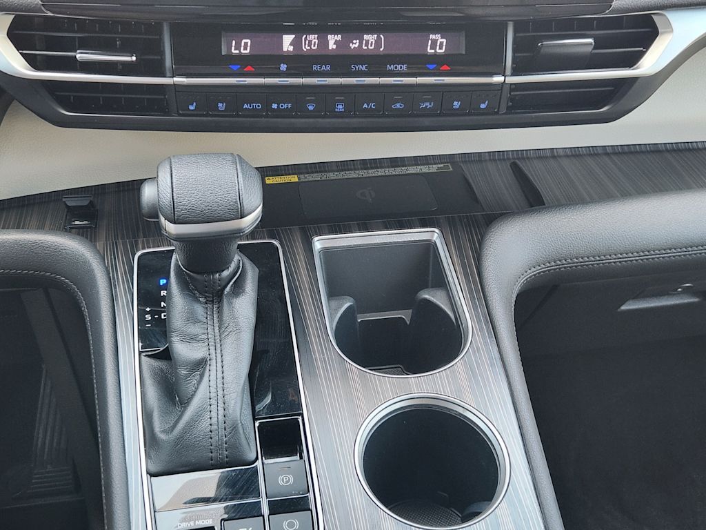 Thumbnail: 2021 Toyota Sienna - 14