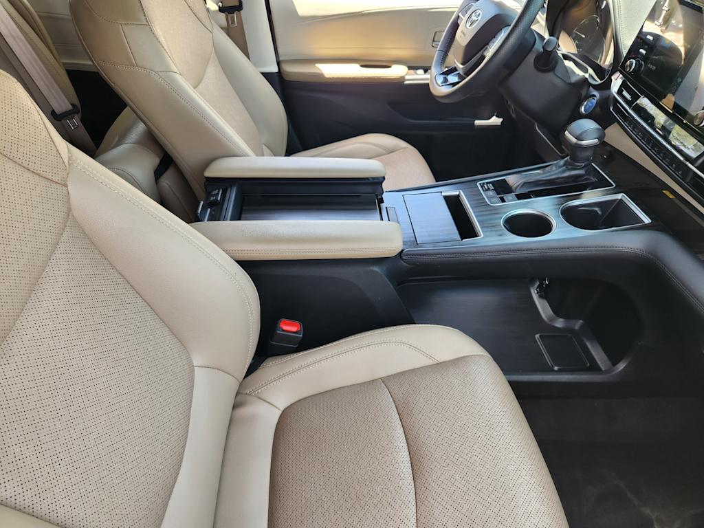 Thumbnail: 2021 Toyota Sienna - 10